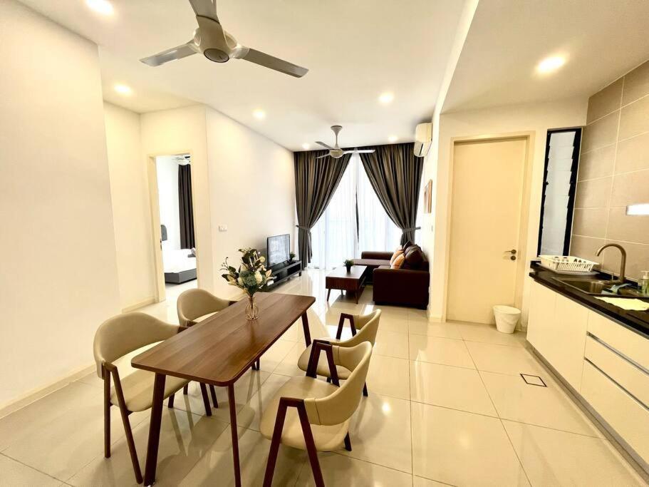 Walk To Legoland, D'pristine Medini Apartment *
