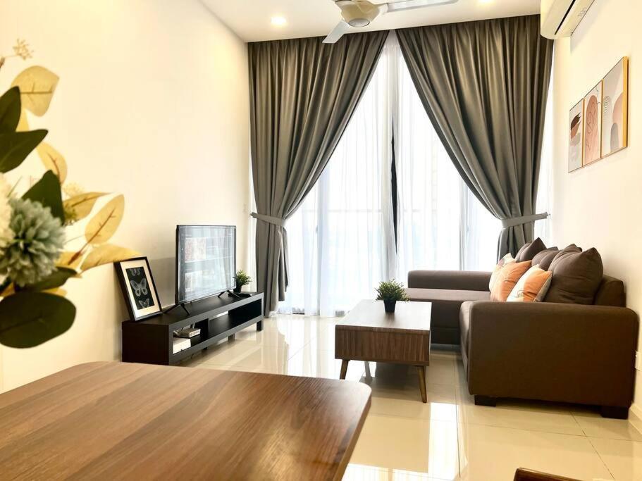 Apartment Walk To Legoland, D'pristine Medini *