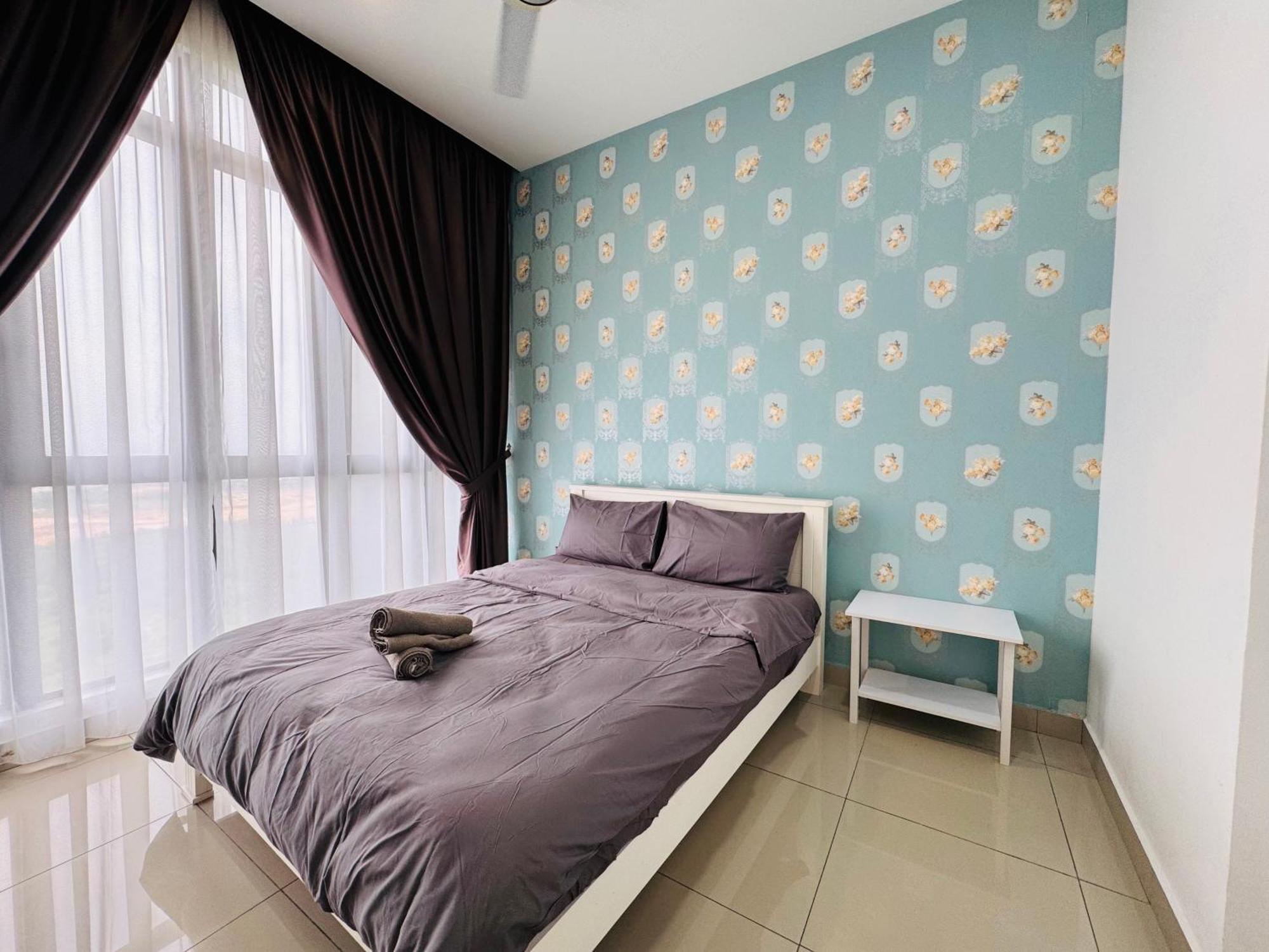 Apartment Walk To Legoland, D'pristine Medini